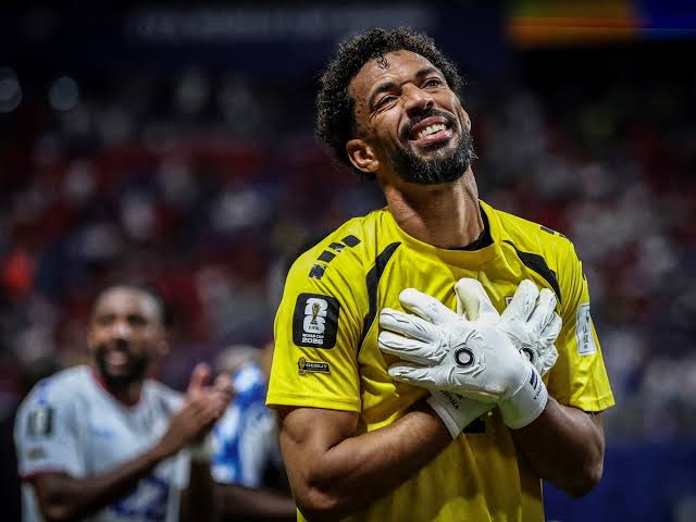 Vozinha llegó a Colo Colo tras brillar en el Mundial, pero enfrenta un inesperado problema con su camiseta